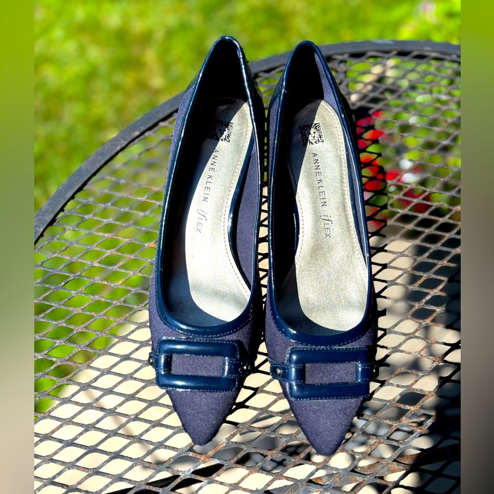 Vintage Anne Klein Dark Blue Buckle pumps sz 9.5